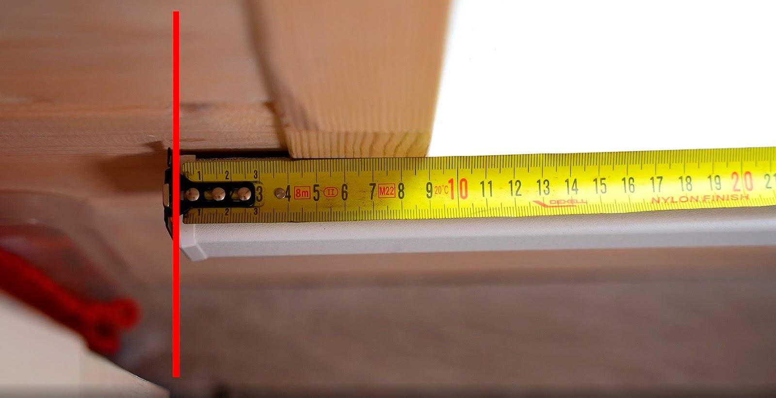 Измерение ширины подоконника